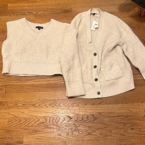 Banana Republic Cream V-Neck Sweater Set